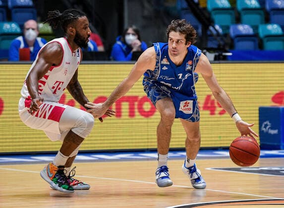 31 01 2021, xpsx, Basketball easyCredit BBL, Fraport Skyliners Telekom Baskets Bonn v l Xavier Pollard Telekom Baskets Bonn , Joe Rahon Fraport Sykliners emspor Frankfurt am Main