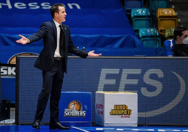 31 01 2021, xpsx, basketball easyCredit BBL, Fraport Skyliners Telekom Baskets Bonn v l coach head coach William Voigt Telekom Baskets Bonn emspor Frankfurt am Main