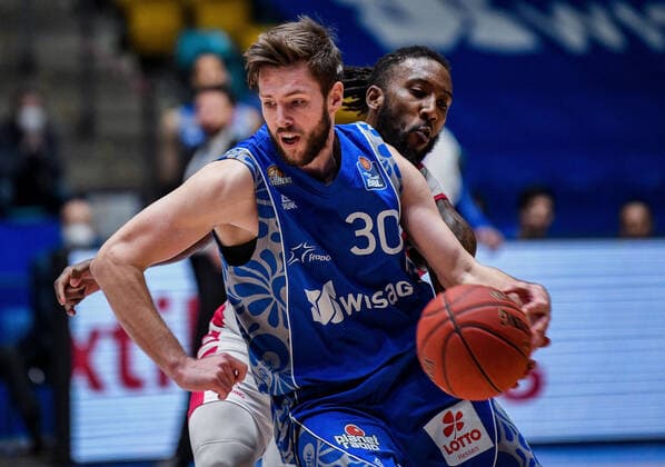 31 01 2021, xpsx, Basketball easyCredit BBL, Fraport Skyliners Telekom Baskets Bonn v l Jon Axel Gudmundsson Fraport Sykliners , Xavier Pollard Telekom Baskets Bonn emspor Frankfurt am Main.