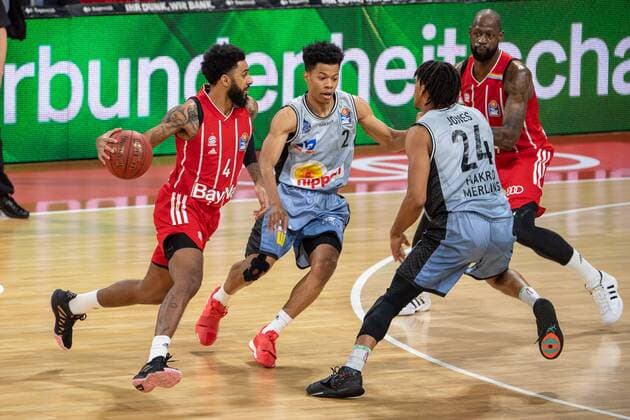 D Seeley 4 FC Bayern , Trae Bell Haynes 2 Crailsheim Merlins , Jeremy Jones 24 Crailsheim Merlins , FC Bayern Basketball vs Crailsheim Merlins, BBL, 31 01 2021 Muenchen Bayern Germany Copyright: xkolbert-press UlrichxGamelx