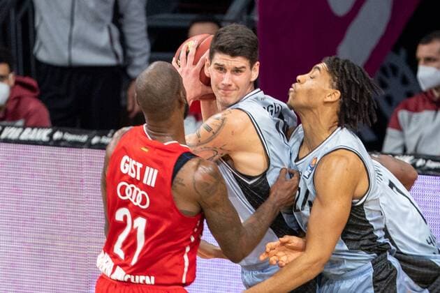 Bogdan Radosavljevic 15 Crailsheim Merlins , Jeremy Jones 24 Crailsheim Merlins , FC Bayern Basketball vs Crailsheim Merlins, BBL, 31 01 2021 Muenchen Bayern Germany Copyright: xkolbert-press UlrichxGamelx