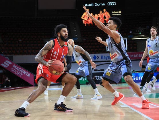 31 01 2021, BBL, FC Bayern Basketball vs Crailsheim Merlins, Audi Dome Muenchen Sport, in picture DJ Seeley FCB Basket vs Trae Bell Haynes Merlins Crailsheim