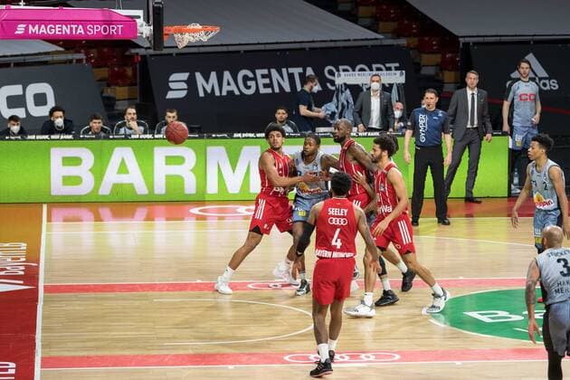 Basketball, BBL, 20210131, FC Bayern Munich Merlins Crailsheim In the picture Sasha GRANT FC Bayern Munich, 44 , Haywood HIGHSMITH Merlins Crailsheim, 7 , James GIST III FC Bayern Munich, 21 and Nick WEILER BABB FC Bayern Munich, 0 watched basket Munich Audi Dome Bayern Germany Copyright: Passion2Press MarkusxFischerx