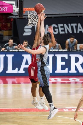 Basketball, BBL, 20210131, FC Bayern München Merlins Crailsheim In the picture Sasha GRANT FC Bayern München, 44 block against Fabian BLECK Merlins Crailsheim, 9 München Audi Dome Bayern Germany Copyright: Passion2Press MarkusxFischerx
