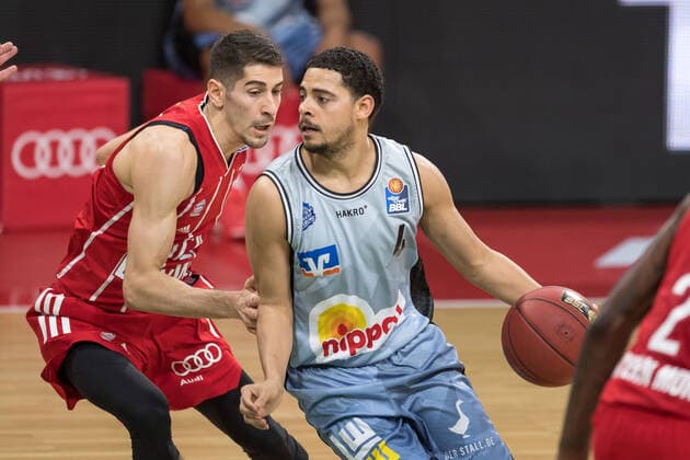 Basketball, BBL, 20210131, FC Bayern Munich Merlins Crailsheim In the picture Diego FLACCADORI FC Bayern Munich, 12 and Nimrod HILLIARD Merlins Crailsheim, 4 Munich Audi Dome Bayern Germany Copyright: Passion2Press MarkusxFischerx