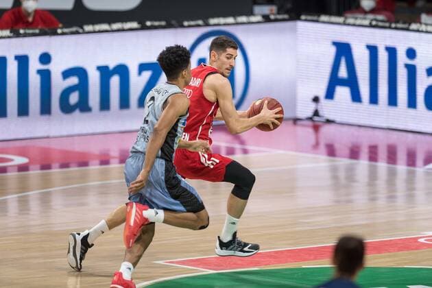 Basketball, BBL, 20210131, FC Bayern Munich Merlins Crailsheim In the picture Diego FLACCADORI FC Bayern Munich, 12 steel against Trae BELL HAYNES Merlins Crailsheim, 2 Munich Audi Dome Bayern Germany Copyright: Passion2Press MarkusxFischerx