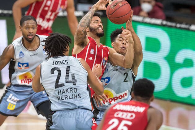 Basketball, BBL, 20210131, FC Bayern Munich Merlins Crailsheim Pictured Jeremy JONES Merlins Crailsheim, 24 , Nick WEILER BABB FC Bayern Munich, 0 and Trae BELL HAYNES Merlins Crailsheim, 2 Munich Audi Dome Bayern Germany. Copyright: Passion2Press MarkusxFischerx