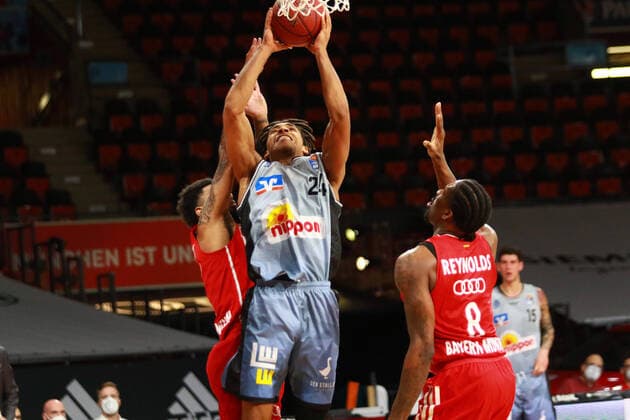 4 Dennis Jerome Seeley and 8 Jalen Reynolds FCBB red, against 24 Jeremy Jones , with ball, Crailsheim Basketball, 1 Bundesliga, BBL, FC Bayern Munich, HAKRO Merlins Crailsheim at Audi Dome, 31 01 2021 PHOTO Mladen Lackovic LakoPress