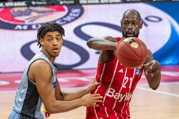 Jeremy Jones 24 Crailsheim Merlins , James Gist 21 FC Bayern , FC Bayern Basketball vs Crailsheim Merlins, BBL, 31 01 2021 Muenchen Bayern Germany Copyright: xkolbert-press UlrichxGamelx