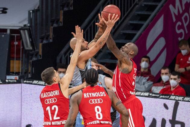 Maurice Stuckey 3 Crailsheim Merlins , JaJuan Johnson 25 FC Bayern , FC Bayern Basketball vs Crailsheim Merlins, BBL, 31 01 2021 Muenchen Bayern Germany Copyright: xkolbert-press UlrichxGamelx