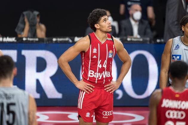 Basketball, BBL, 20210131, FC Bayern Munich Merlins Crailsheim In the picture Sasha GRANT FC Bayern Munich, 44 looks to the sky at ceiling video cube Munich Audi Dome Bayern Germany Copyright: Passion2Press MarkusxFischerx