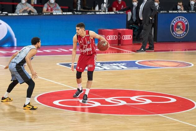 Basketball, BBL, 20210131, FC Bayern Munich Merlins Crailsheim Pictured Nimrod HILLIARD Merlins Crailsheim, 4 and Diego FLACCADORI FC Bayern Munich, 12 Dribbling Ball Sponsor AUDI Munich Audi Dome Bayern Germany. Copyright: Passion2Press MarkusxFischerx
