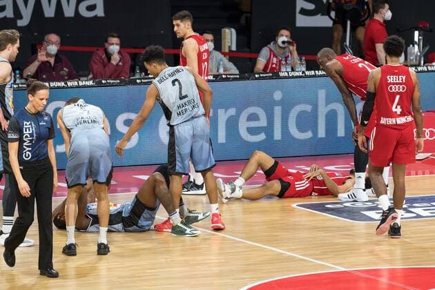 Basketball, BBL, 20210131, FC Bayern Munich Merlins Crailsheim Pictured are Haywood HIGHSMITH Merlins Crailsheim, 7 and Nick WEILER BABB FC Bayern Munich, 0 after colliding on the ground Munich Audi Dome Bayern Germany Copyright: Passion2Press MarkusxFischerx