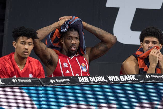 Basketball, BBL, 20210131, FC Bayern Munich Merlins Crailsheim In the picture Jalen REYNOLDS FC Bayern Munich, 8 sleeps on bench hands over head together Munich Audi Dome Bayern Germany Copyright: Passion2Press MarkusxFischerx