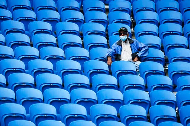 TENNIS AUSTRALIAN OPEN PRACTICE, A spectator watches Alja Tomljanovic of Australia in action during the Round 2 Yarra Valley Classic - WTA, Tennis Damen 500 match against Alize Cornet of France at Melbourne Park in Melbourne, Monday, February 1, 2021. ( NO ARCHIVING, EDITORIAL USE ONLY, NO USE IN BOOKS WITHOUT CONSENT MELBOURNE VIC AUSTRALIA  Copyright: xDAVExHUNTx 20210201001517489171