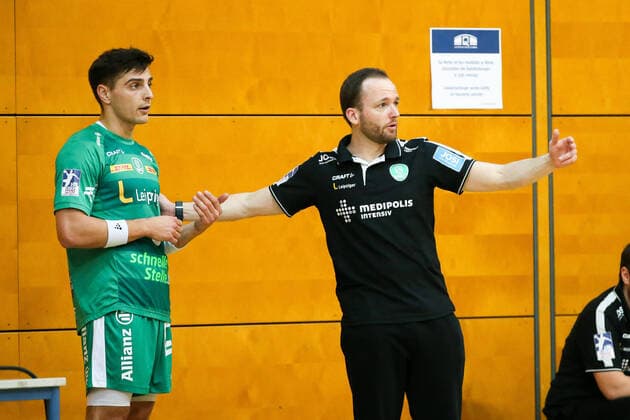 DHfK HC Elbflorenz 31 01 2021 Leipzig, 31 01 2021, QUARTERBACK Immobilien ARENA Leipzig, handball, men, test match , SC DHfK HC Elbflorenz Dresden 32 32 18 15 , In the picture Lucas Krzikalla 8, Leipzig and coach Andre Haber Leipzig ,