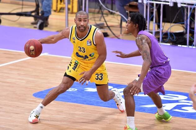 Jayson Granger Alba Berlin on the ball and Dieshuan Booker BG Goettingen , Basketball, Bundesliga, BBL, BG Goettingen Alba Berlin 02 02 2021, BG Goettingen Alba Berlin, Basketball, Bundesliga, GER, BBL, 02 02 2021 Goettingen Copyright: xEibner-Pressefotox-xRolandxSippelx