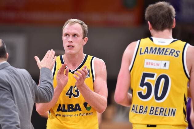 Luke Sikma Alba Berlin NR43 , Ben Lammers NR 50 , Basketball, Bundesliga, BBL, BG Goettingen Alba Berlin 02 02 2021, BG Goettingen Alba Berlin, Basketball, Bundesliga, GER, BBL, 02 02 2021 Goettingen Copyright: xEibner-Pressefotox-xRolandxSippelx