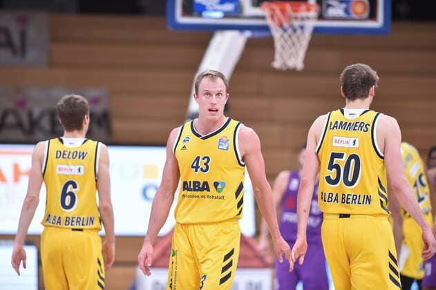 Luke Sikma Alba Berlin M , Malte Delow L and Ben Lammers R , Basketball, Bundesliga, BBL, BG Goettingen Alba Berlin 02 02 2021, BG Goettingen Alba Berlin, Basketball, Bundesliga, GER, BBL, 02 02 2021 Goettingen Copyright: xEibner-Pressefotox-xRolandxSippelx