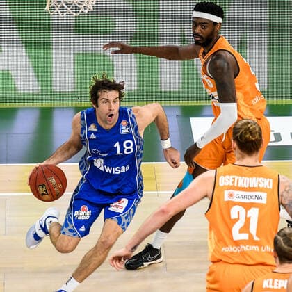 GER, BBL, ratiopharm ulm vs Fraport Skyliners 02 02 2021, ratiopharm arena, Neu Ulm, GER, BBL, ratiopharm ulm vs Fraport Skyliners, pictured Joe Rahon Fraport, 18 , Aric Holman Ulm, 35 , Dylan Osetkowski Ulm, 21 nordphoto.GmbHx xHafner nph00200