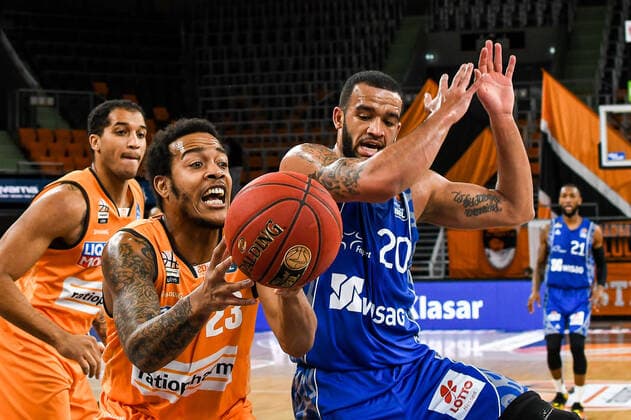GER, BBL, ratiopharm ulm vs Fraport Skyliners 02 02 2021, ratiopharm arena, Neu Ulm, GER, BBL, ratiopharm ulm vs Fraport Skyliners, pictured Troy Caupain Ulm, 23 grabs the rebound against Rasheed Moore Fraport, 20 nordphoto.GmbHx xHafner nph00200