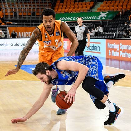 GER, BBL, ratiopharm ulm vs Fraport Skyliners 02 02 2021, ratiopharm arena, Neu Ulm, GER, BBL, ratiopharm ulm vs Fraport Skyliners, pictured Jon Axel Gudmundsson Fraport, 30 trips, Troy Caupain Ulm, 23 nordphoto.GmbHx xHafner nph00200