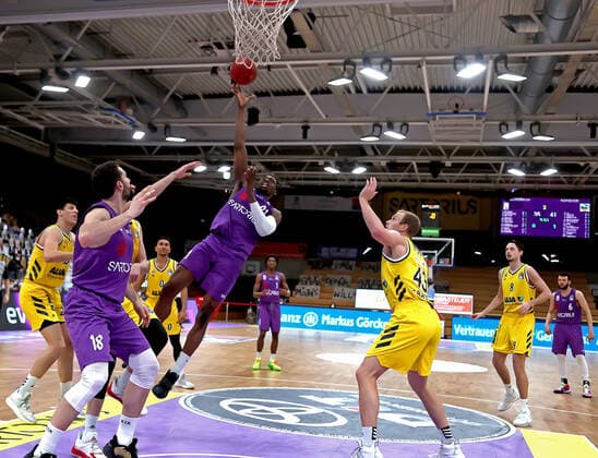 GSD zje123 season 2020 21 Easy credit Basketball Bundesliga BG Göttingen Alba Berlin Göttingens Tai Odiase on the ball against Berlins Luke Sikma right.