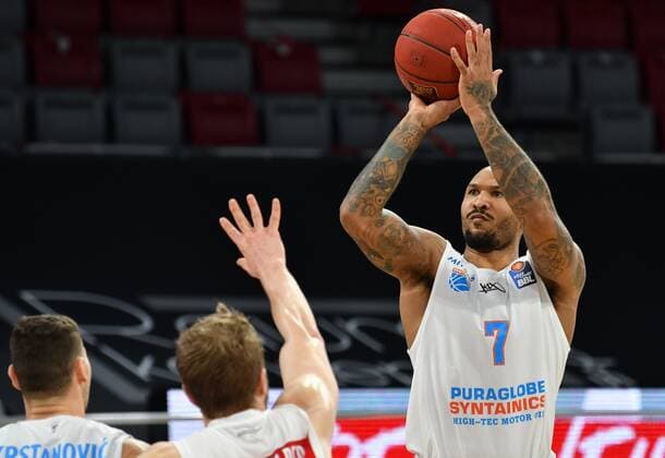 BAMBERG 03 02 2021 basketball easycredit 1 basketball Bundesliga 16 matchday Brose Bamberg vs Syntainics MBC Sergio Kerusch 7, Mitteldeutscher BC throws against Christian Sengfelder 43, Brose Bamberg photo Hans Martin Issler isslerimages Brose Bamberg vs Syntainics MBC