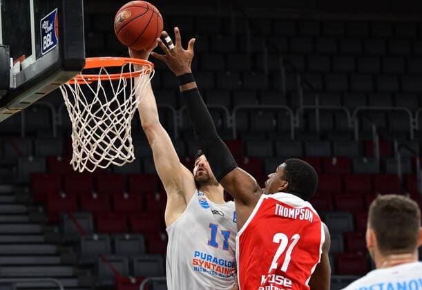 BAMBERG 03 02 2021 Basketball easycredit 1 Basketball Bundesliga 16 matchday Brose Bamberg vs Syntainics MBC Aleksandar Marelja 17, Mitteldeutscher BC with dunk against Shevon Thompson 27, Brose Bamberg photo Hans Martin Issler isslerimages Brose Bamberg vs Syntainics MBC