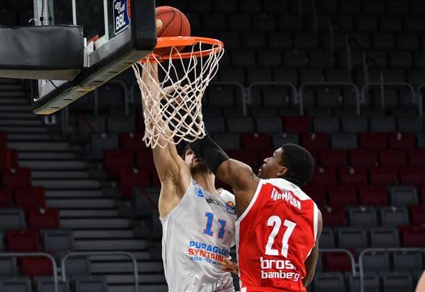 BAMBERG 03 02 2021 Basketball easycredit 1 Basketball Bundesliga 16 matchday Brose Bamberg vs Syntainics MBC Aleksandar Marelja 17, Mitteldeutscher BC with dunk against Shevon Thompson 27, Brose Bamberg photo Hans Martin Issler isslerimages Brose Bamberg vs Syntainics MBC