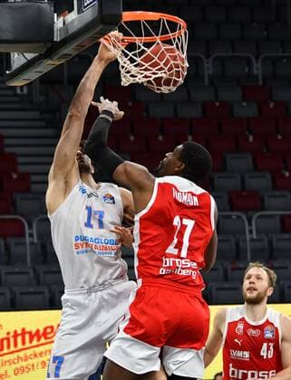 BAMBERG 03 02 2021 Basketball easycredit 1 Basketball Bundesliga 16 matchday Brose Bamberg vs Syntainics MBC Aleksandar Marelja 17, Mitteldeutscher BC with dunk against Shevon Thompson 27, Brose Bamberg photo Hans Martin Issler isslerimages Brose Bamberg vs Syntainics MBC