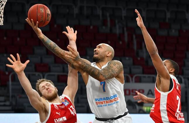 BAMBERG 03 02 2021 Basketball easycredit 1 Basketball Bundesliga 16 Matchday Brose Bamberg vs Syntainics MBC Sergio Kerusch 7, Mitteldeutscher BC with a basket against Christian Sengfelder 43, Brose Bamberg and Devon Hall 22, Brose Bamberg Photo Hans Martin Issler isslerimages Brose Bamberg vs Syntainics MBC