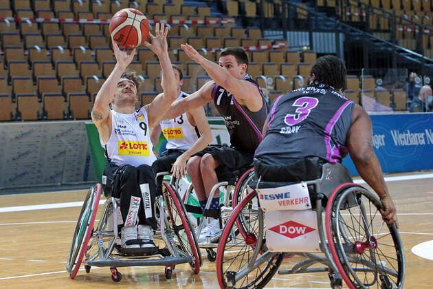 03 02 2021, xovx, wheelchair basketball, 1 Bundesliga, RSV Lahn Dill Rhine River Rhinos Wiesbaden v l Christopher Huber RSV Lahn Dill , Chayse Wolf Rhine River Rhinos Wiesbaden , Tommie Lee Gray Rhine River Rhinos Wiesbaden Wetzlar Rittal Arena Hessen Germany EN