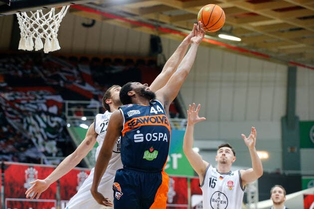 Leverkusen, Germany 03 February 2021 2 BBL Pro A 2020 2021 Bayer Giants Leverkusen vs Rostock Seawolves v li in duel Dennis Heinzmann Bayer Giants Leverkusen and Keith Wright Rostock Seawolves Ostermann Arena Nordrhein Westfalen Copyright: xFotostandx xvanxderxVeldenx