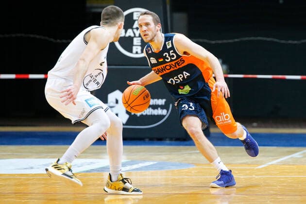 Leverkusen, Germany 03 February 2021 2 BBL Pro A 2020 2021 Bayer Giants Leverkusen vs Rostock Seawolves v li in duel Wyatt Lohaus Bayer Giants Leverkusen and Brad Loesing Rostock Seawolves Ostermann Arena Nordrhein Westfalen Copyright: xFotostandx xvanxderxVeldenx