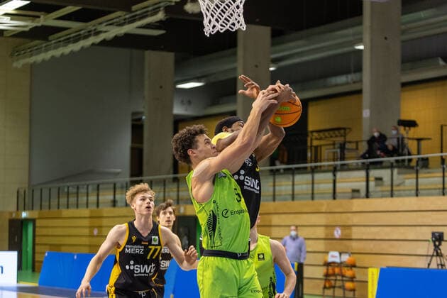 Timo Lanmüller Tigers Tübingen, 77 Christian Oshita Ehingen Urspring, 5 Isaiah Crawley Tigers Tübingen, 53 ¨¨¨Tigers Tübingen vs Ehingen Urspring, 2 Basketball, Bundesliga, Pro A, Barmer 2 Basketball, Spieltag 19, Spielzeit 2020 2021, 03 02 2021, ¨¨Tigers Tübingen Ehingen Urspring , Basketball, 2 Bundesliga, Barmer 2 Basketball, Spieltag 19, Spielzeit 2020 2021, 03 02 2021 Rottenburg am Neckar. Copyright: xNinaxSander xEibnerxPressefotoxIx EP_NSR