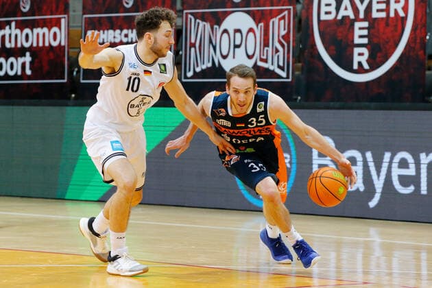Leverkusen, Germany 03 February 2021 2 BBL Pro A 2020 2021 Bayer Giants Leverkusen vs Rostock Seawolves v li in duel Haris Hujic Bayer Giants Leverkusen and Brad Loesing Rostock Seawolves Ostermann Arena Nordrhein Westfalen Copyright: xFotostandx xvanxderxVeldenx