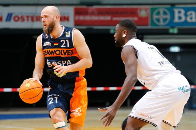 Leverkusen, Germany 03 February 2021 2 BBL Pro A 2020 2021 Bayer Giants Leverkusen vs Rostock Seawolves v li in the duel Michael Jost Rostock Seawolves and Eddi Edigin Bayer Giants Leverkusen Ostermann Arena Nordrhein Westfalen Copyright: xFotostandx xvanxderxVeldenx