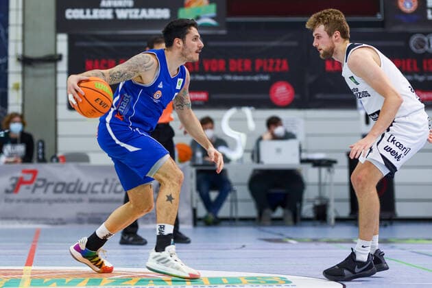 03 02 2021, men, basketball, 2020 2021 season, 3 Bundesliga, Pro B South, college wizards basketball lions sean flood college wizards 1 on defense Karlsruhe Institute for Sport and Sportwis Baden Württemberg Germany
