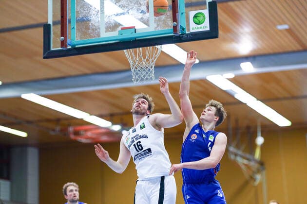 03 02 2021, Men, Basketball, 2020 2021 season, 3 Bundesliga, Pro B South, College Wizards Basketball Lions Moritz B r College Wizards 16 scores just before end of game in duel Karlsruhe Institute for Sport and Sportwis Baden Württemberg Germany