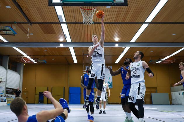 03 02 2021, Men, Basketball, 2020 2021 season, 3 Bundesliga, Pro B South, College Wizards Basketball Lions Eyke Prahst College Wizards 22 jumps to throw Karlsruhe Institute for Sport and Sportwis Baden Württemberg Germany