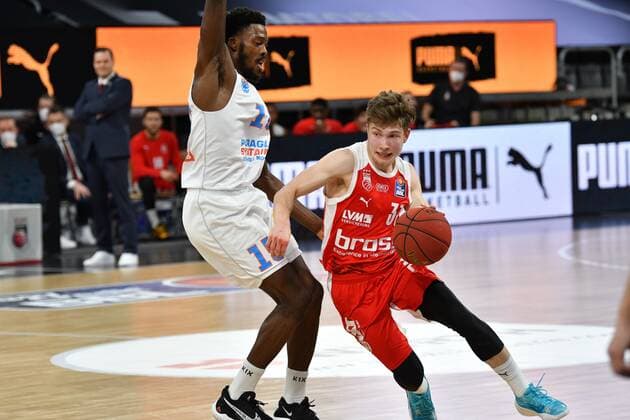 BAMBERG 03 02 2021 Basketball easycredit 1 Basketball Bundesliga 16 matchday Brose Bamberg vs Syntainics MBC Bennet Hundt 33, Brose Bamberg vs Shavon Coleman 15, Mitteldeutscher BC photo Hans Martin Issler isslerimages Brose Bamberg vs Syntainics MBC