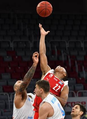 BAMBERG 03 02 2021 Basketball easycredit 1 Basketball Bundesliga 16 matchday Brose Bamberg vs Syntainics MBC Devon Hall 22, Brose Bamberg vs Marko Krstanovic 6, Mitteldeutscher BC and Sergio Kerusch 7, Mitteldeutscher BC Photo Hans Martin Issler isslerimages Brose Bamberg vs Syntainics MBC