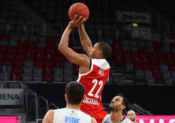 BAMBERG 03 02 2021 Basketball easycredit 1 Basketball Bundesliga 16 matchday Brose Bamberg vs Syntainics MBC Devon Hall 22, Brose Bamberg throws against Michal Michalak 32, Mitteldeutscher BC and David Brembly 5, Mitteldeutscher BC photo Hans Martin Issler isslerimages Brose Bamberg vs Syntainics MBC