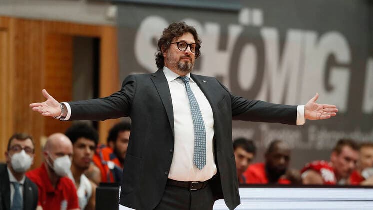 Basketball, BBL 2020 2021, Matchday 10, s Oliver Wuerzburg FC Bayern Muenchen Head Coach Andrea Trinchieri FC Bayern Muenchen , 03 02 2021, Basketball, BBL 2020 2021, Matchday 10, s Oliver Wuerzburg FC Bayern Muenchen, GER, Wuerzburg, s Oliver Arena, HMB Media Heiko Becker Pool Wuerzburg s Oliver Arena Bayern GER. Poolfoto HMB Media Heiko Becker Pool ,EDITORIAL USE ONLY