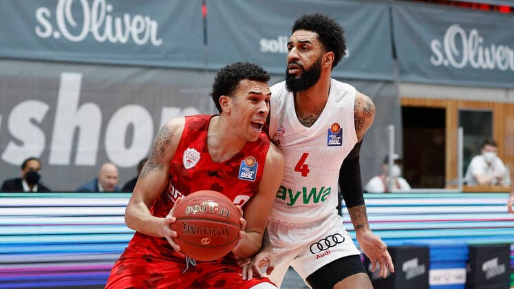 Basketball, BBL 2020 2021, Matchday 10, s Oliver Wuerzburg FC Bayern Muenchen v li Tyson Ward s Oliver Wuerzburg and D J Seeley FC Bayern Muenchen , 03 02 2021, Basketball, BBL 2020 2021, Matchday 10, s Oliver Wuerzburg FC Bayern Muenchen, GER, Wuerzburg, s Oliver Arena, HMB Media Heiko Becker Pool Wuerzburg s Oliver Arena Bayern GER. Poolfoto HMB Media Heiko Becker Pool ,EDITORIAL USE ONLY