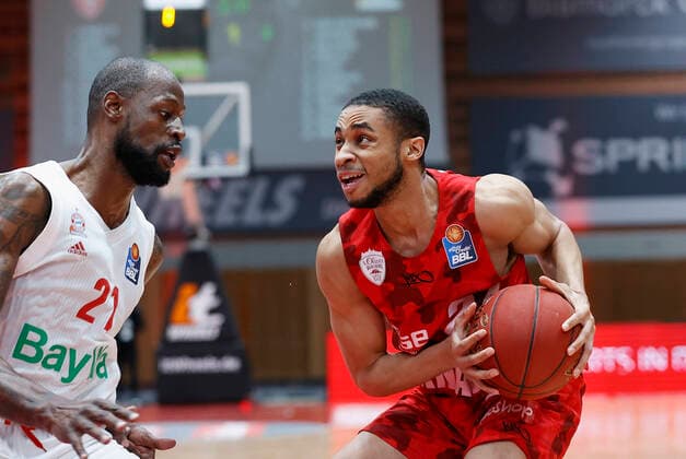 Basketball, BBL 2020 2021, 10 Spieltag, s Oliver Wuerzburg FC Bayern Muenchen v li James Gist FC Bayern Muenchen and Cameron Hunt s Oliver Wuerzburg , 03 02 2021, Basketball, BBL 2020 2021, 10 Spieltag, s Oliver Wuerzburg FC Bayern Muenchen, GER, Wuerzburg, s Oliver Arena, HMB Media Heiko Becker Pool Wuerzburg s Oliver Arena Bayern GER Poolfoto HMB Media Heiko Becker Pool ,EDITORIAL USE ONLY