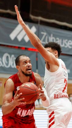 Basketball, BBL 2020 2021, 10 Matchday, s Oliver Wuerzburg FC Bayern Muenchen f le Alex King s Oliver Wuerzburg and Wade Baldwin FC Bayern Muenchen , 03 02 2021, Basketball, BBL 2020 2021, 10 Matchday, s Oliver Wuerzburg FC Bayern Muenchen, GER, Wuerzburg, s Oliver Arena, HMB Media Heiko Becker Pool Wuerzburg s Oliver Arena Bayern GER Poolfoto HMB Media Heiko Becker Pool ,EDITORIAL USE ONLY