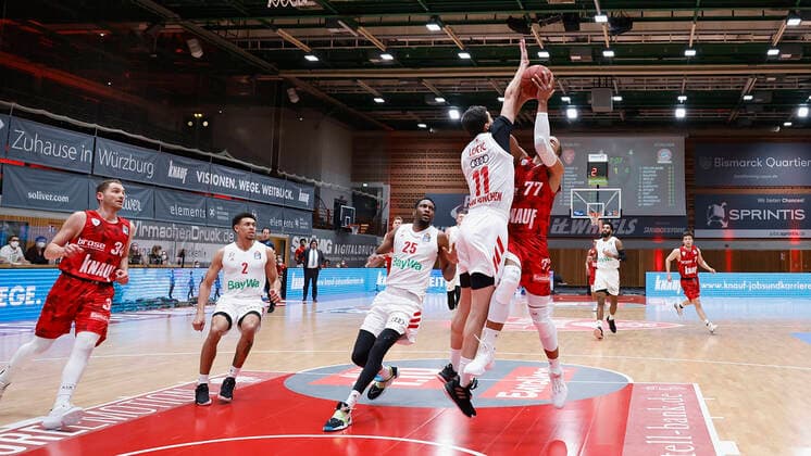 Basketball, BBL 2020 2021, 10 Spieltag, s Oliver Wuerzburg FC Bayern Muenchen v li Felix Hoffmann s Oliver Wuerzburg , Wade Baldwin FC Bayern Muenchen , JaJuan Johnson FC Bayern Muenchen , Vladimir Lucic FC Bayern Muenchen and Alex King s Oliver Wuerzburg , 03 02 2021, Basketball, BBL 2020 2021, 10 Spieltag, s Oliver Wuerzburg FC Bayern Muenchen, GER, Wuerzburg, s Oliver Arena, HMB Media Heiko Becker Pool Wuerzburg s Oliver Arena Bayern GER Poolfoto HMB Media Heiko Becker Pool ,EDITORIAL USE ONLY