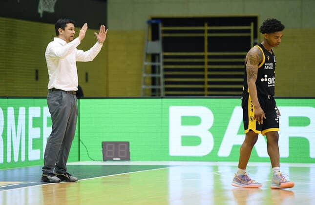 Basketball 2 Bundesliga 2020 2021 19 matchday in Rottenburg in the Volksbank Arena 03 02 2021 Tigers Tuebingen Team Ehingen Urspring disappointment Tigers Josh Sharkey r and coach Daniel Jansson li